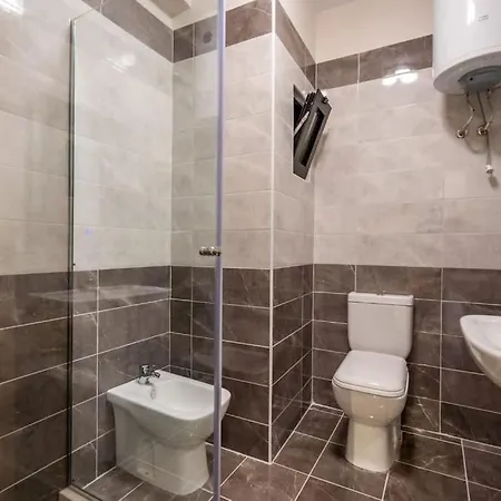 Rruga Moncheri 2 * Vlorë